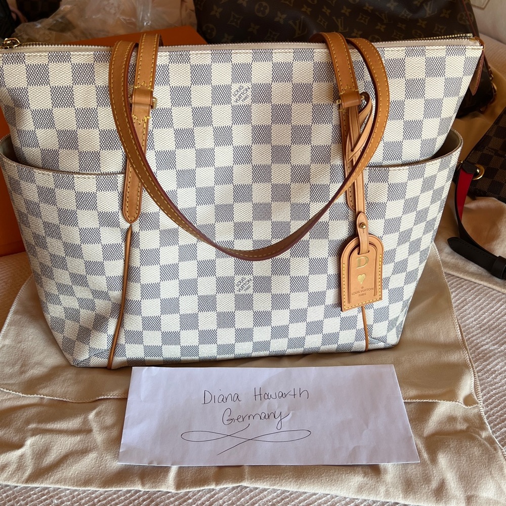 Louis Vuitton totally mm in azur (authentic)